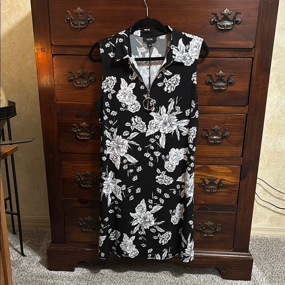 MSK Black and White Sheath Dress with V-neck and Cap Sleeves for Wedding Guest